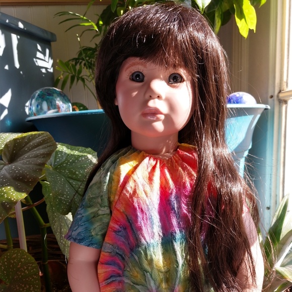 2' vintage porcelain doll brown hair in tie-dye - Picture 2 of 3